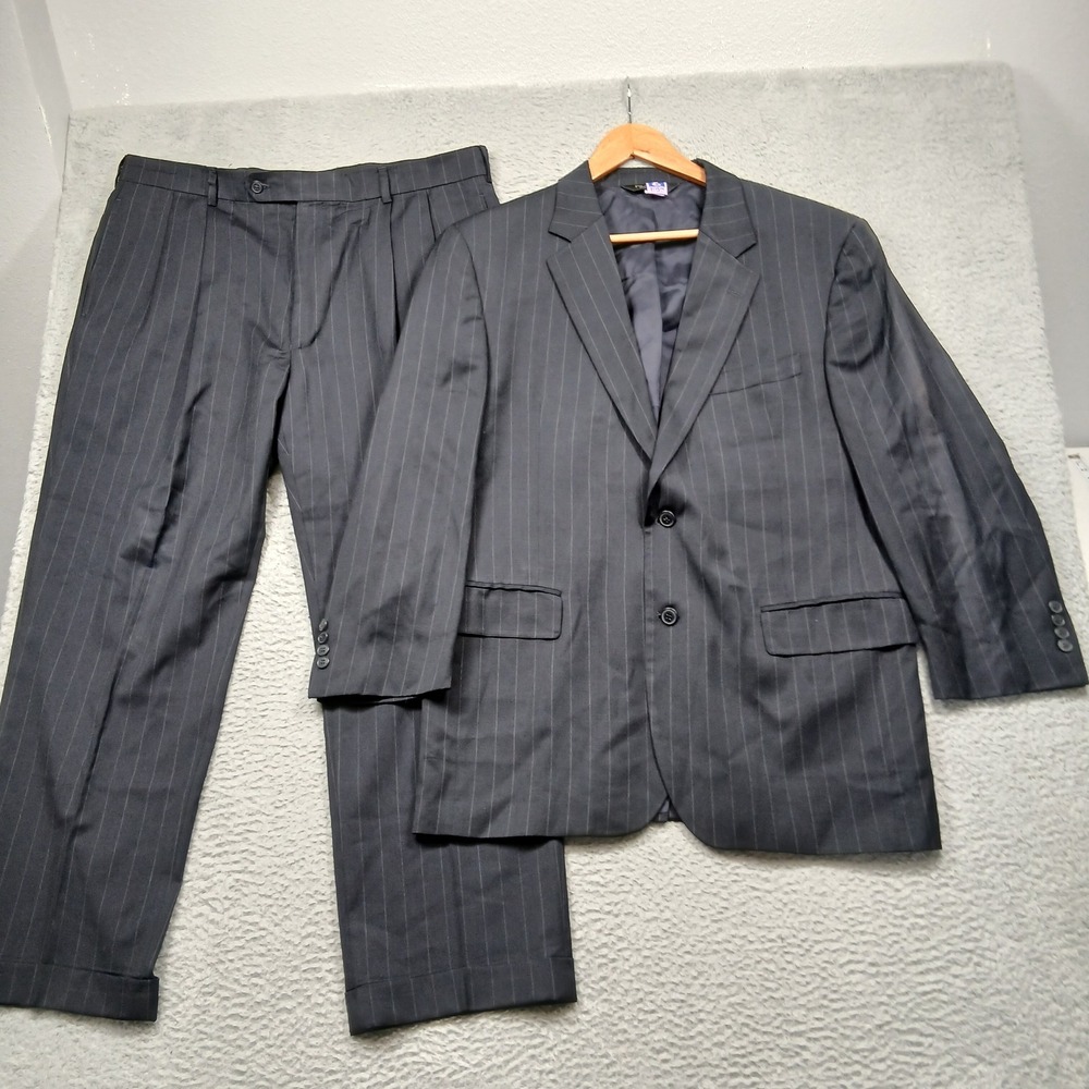 Jos A Bank Traveler's Collection Men's 43R Pinstripe Wool Suit Gray 2-Button